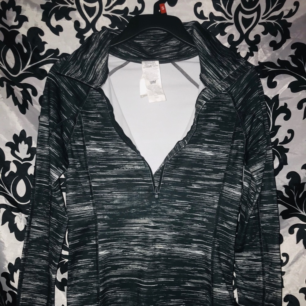 UnderArmour  *LIKE NEW* Cold Gear w/Thumbholes NWOT - Picture 2 of 6